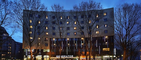 Façade de l’hébergement - soirée/nuit