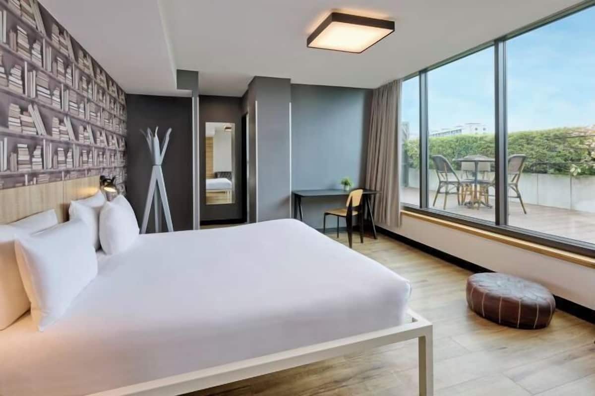 1 bedroom, blackout curtains, soundproofing, iron/ironing board