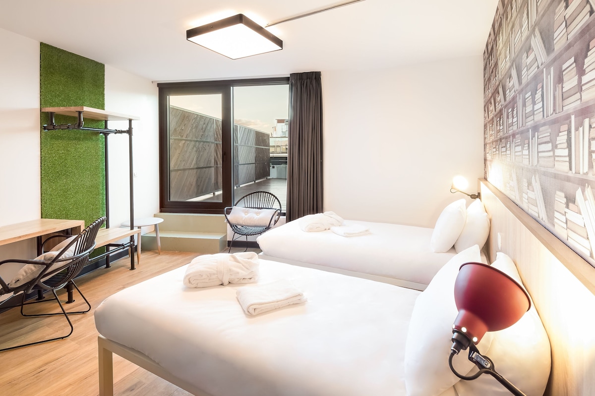 Deluxe King - Terrace Studio | Blackout curtains, soundproofing, iron/ironing board, free WiFi