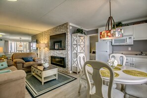 D1F 1 Bedroom With Kitchenette and Fireplace | Individually decorated, individually furnished, iron/ironing board - Beachcomber Resort (Avalon)