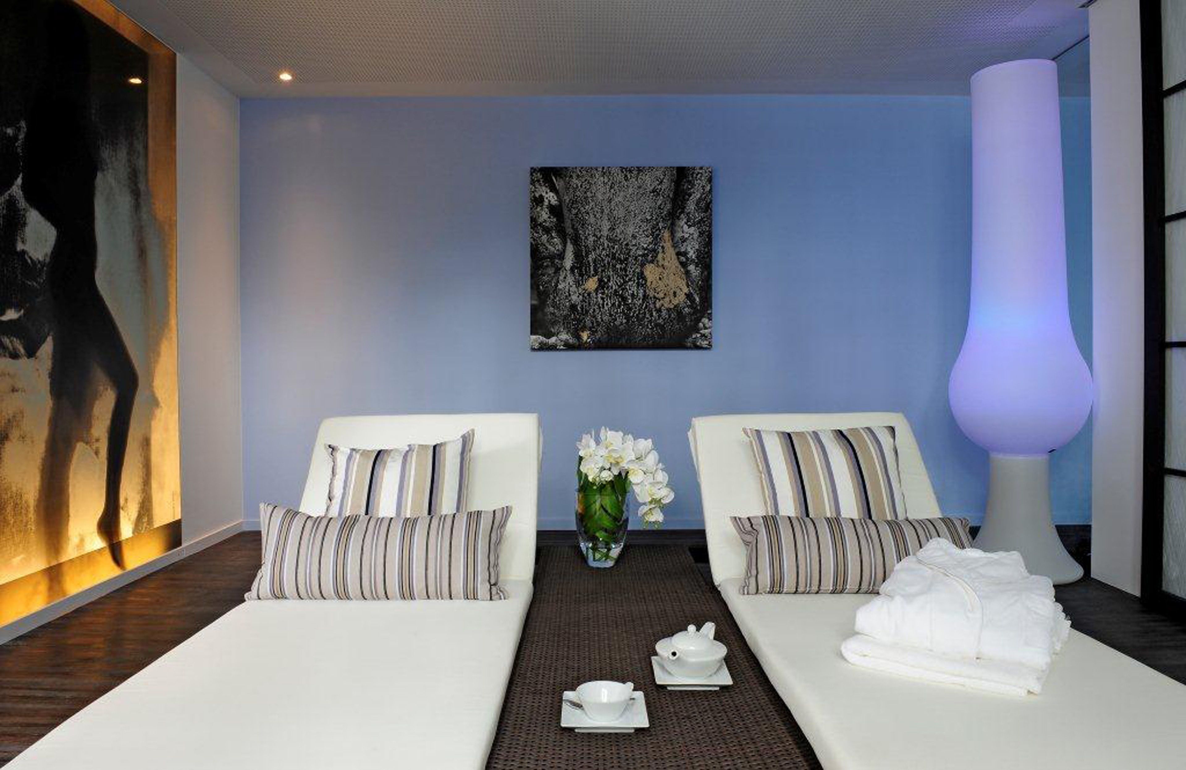 sauna, steam room, body treatments, body wraps, body scrubs, facials