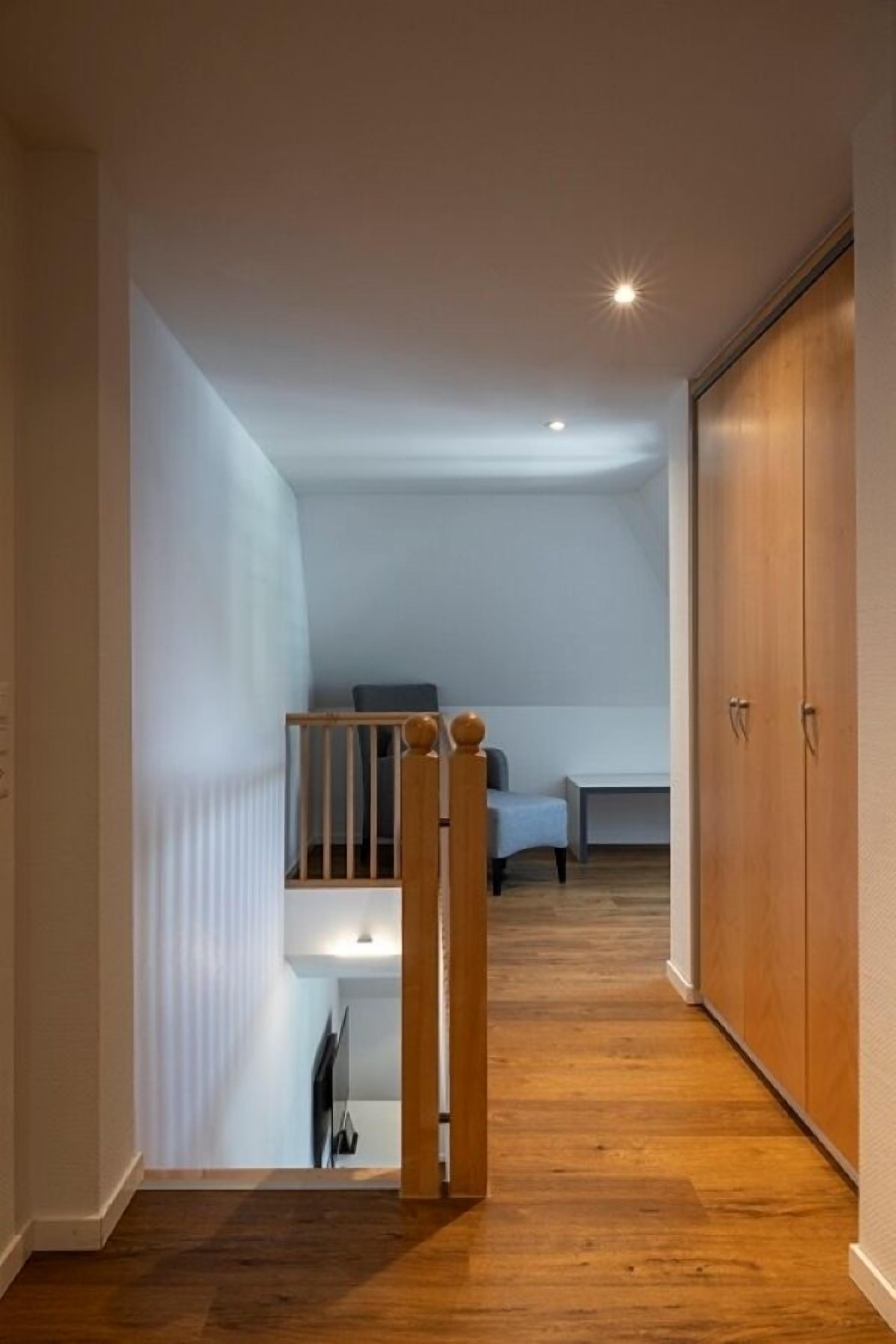 32-inch tv with cable channels, dvd player