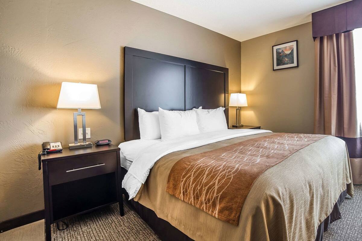 Premium bedding, pillowtop beds, desk, blackout drapes