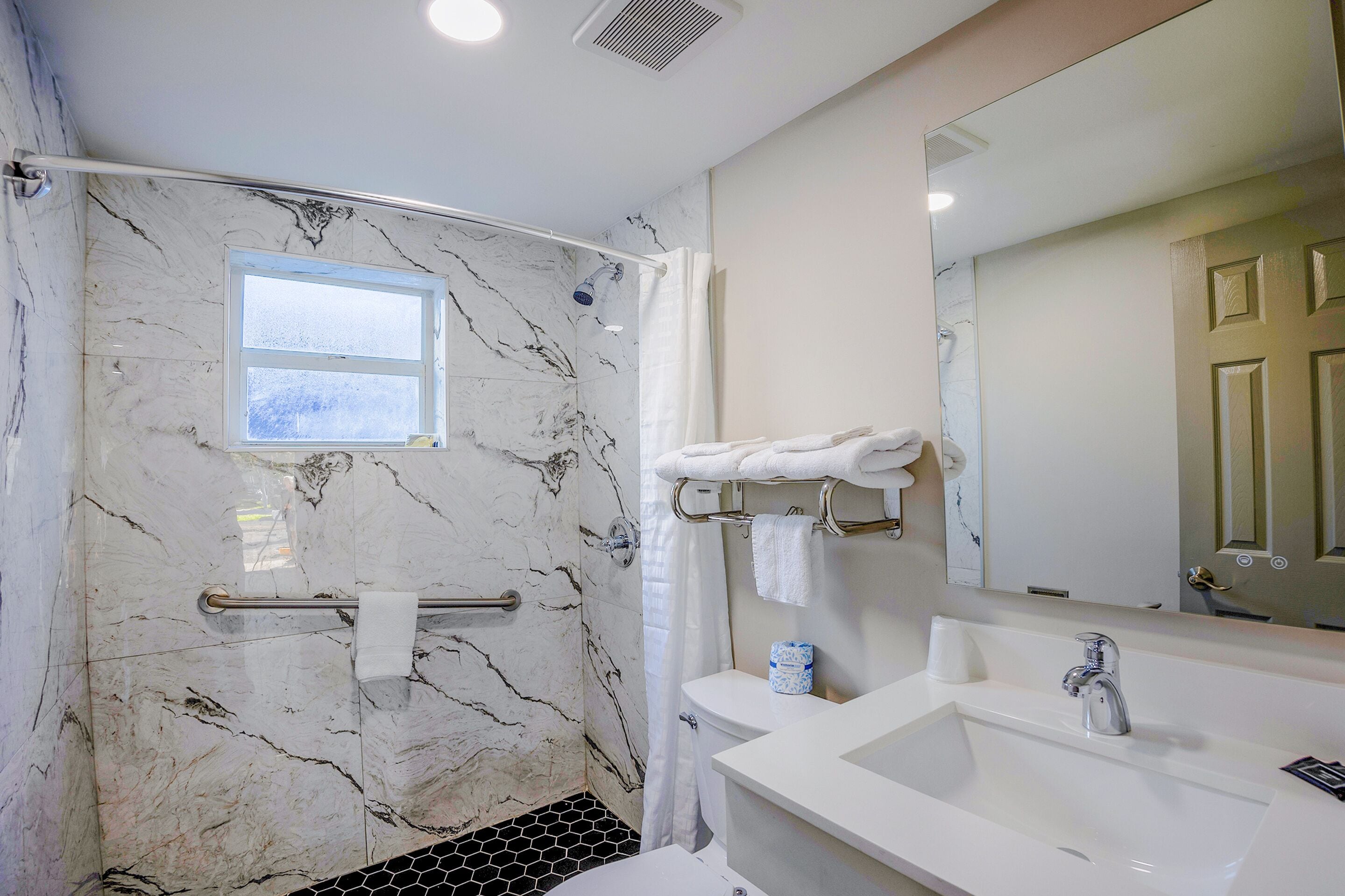 Room, 2 Double Beds, Non Smoking | Bathroom | Free toiletries, hair dryer, towels