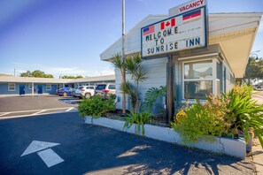 Front of property - Sunrise Inn by OYO Titusville FL (Titusville)