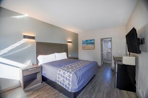 Room, 1 King Bed, Non Smoking | Desk, iron/ironing board, free WiFi