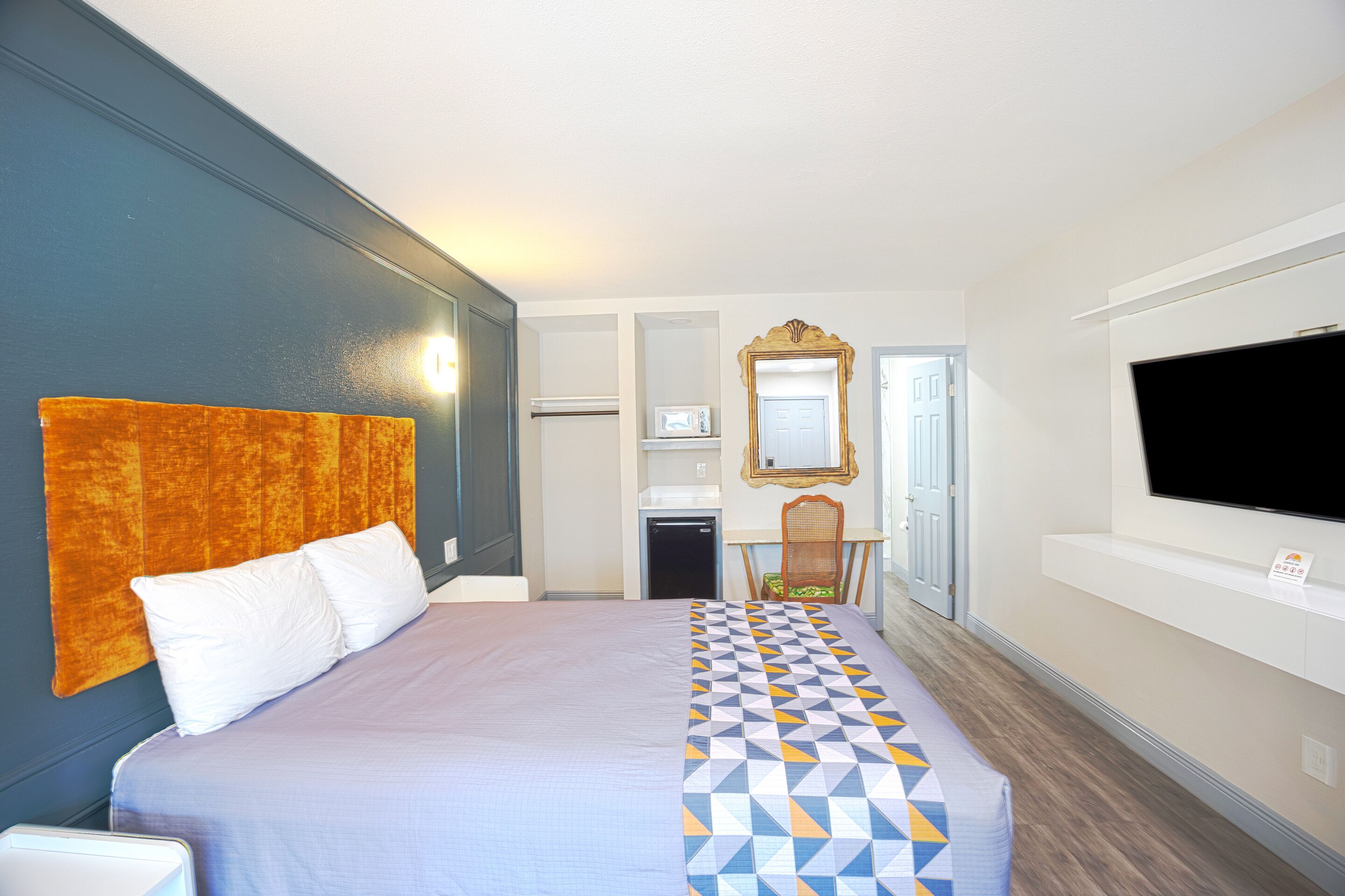 Apartment, 1 Bedroom | Desk, iron/ironing board, free WiFi