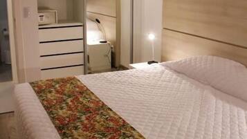 1 bedroom, in-room safe, blackout curtains, soundproofing