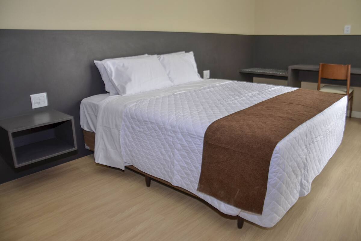 Quarto empresarial, vista para o pátio | 1 quarto, cofres nos quartos, cortinas blackout, quartos à prova de som