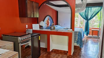 Standard Room, 1 King Bed, Partial Ocean View