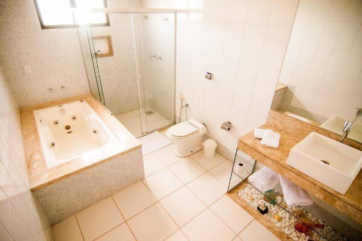 shower, free toiletries, hair dryer, bidet