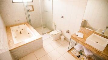 Shower, free toiletries, hair dryer, bidet