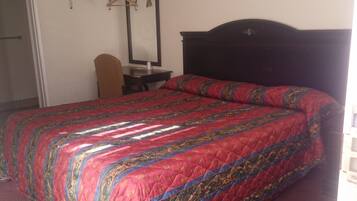 Desk, free cribs/infant beds, free WiFi