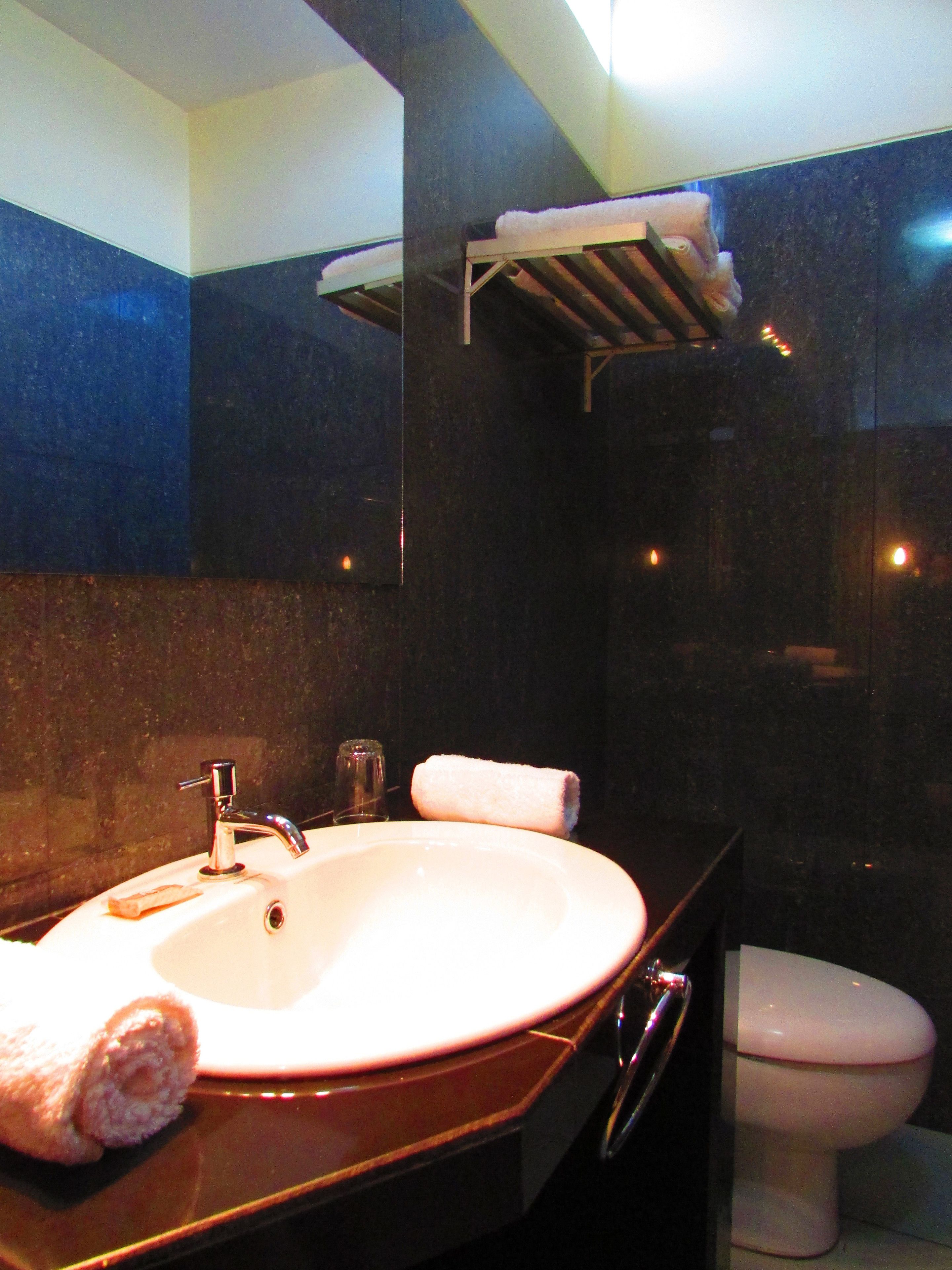 double room | bathroom sink