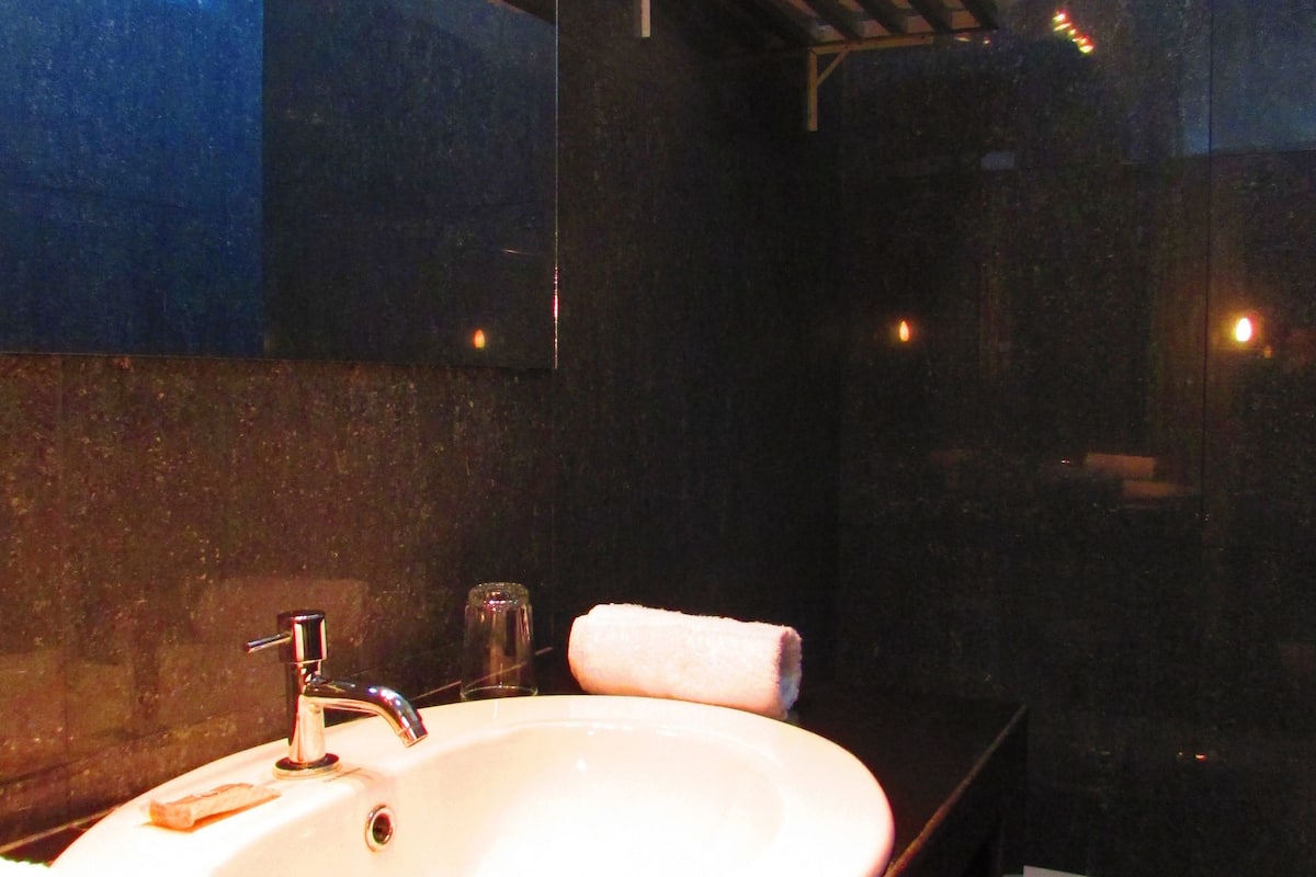 double room | bathroom sink