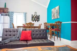 Appartement Supérieur, 2 chambres, 2 salles de bains, vue ville | Coin séjour