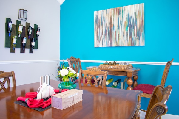 Superior Apartment, 2 Bedrooms, 2 Bathrooms, City View | In-room dining