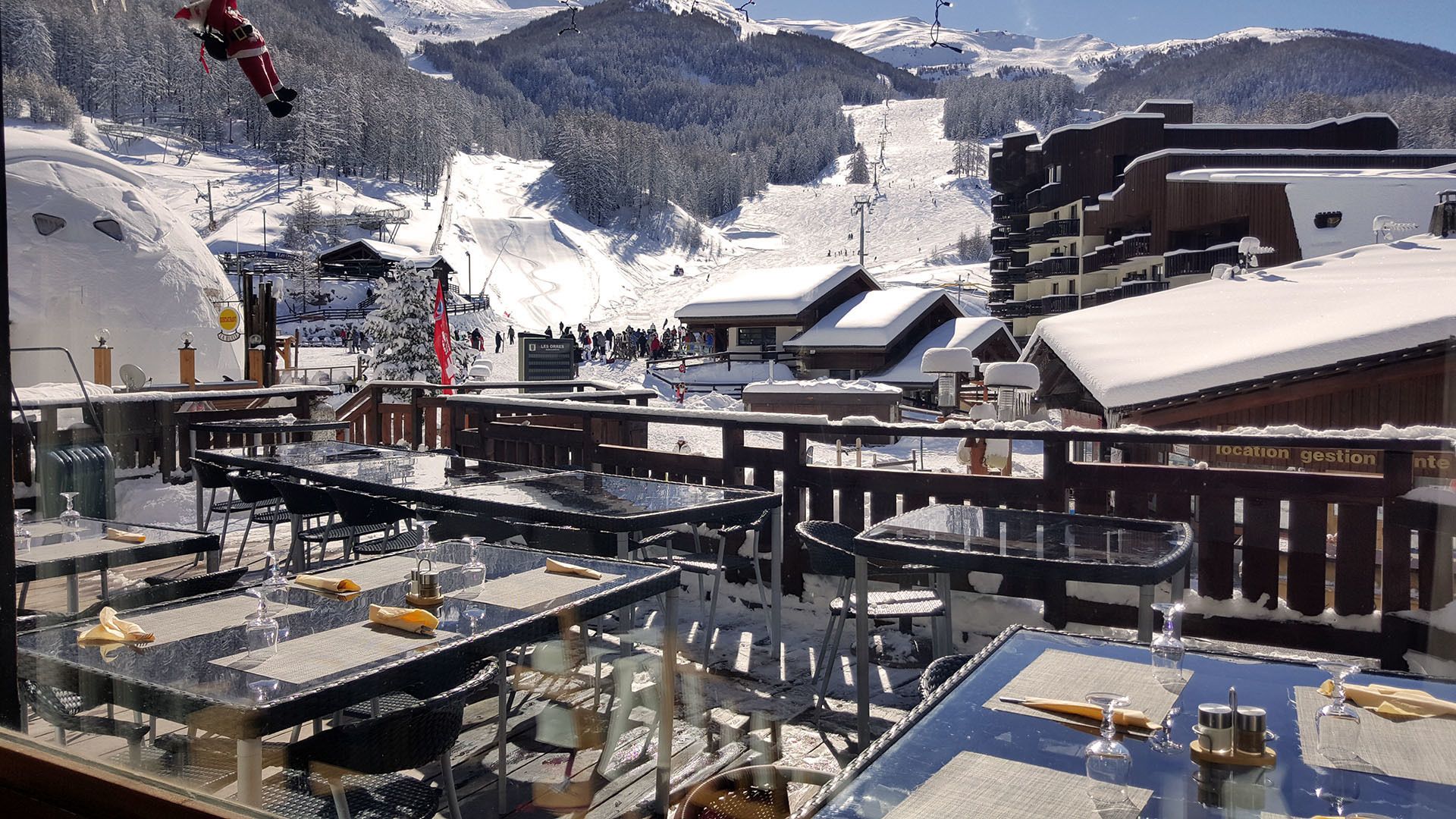 Lunch and dinner served, Regional cuisine