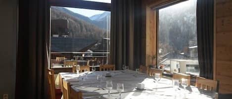Lunch and dinner served, Regional cuisine