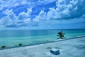 View from room - Collins Studios by Design Suites Miami (Miami Beach)