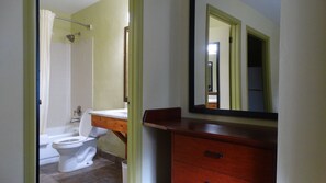 Room, 1 Queen Bed, Non Smoking | Desk, iron/ironing board, free WiFi - Budget Inn (Gainesville)