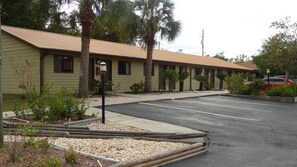 Property grounds - Budget Inn (Micanopy)