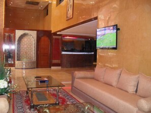 المنشأة من الداخل