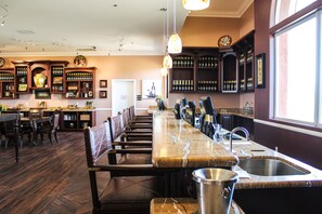 Bar (on property) - Carter Estate Winery and Resort (Temecula)