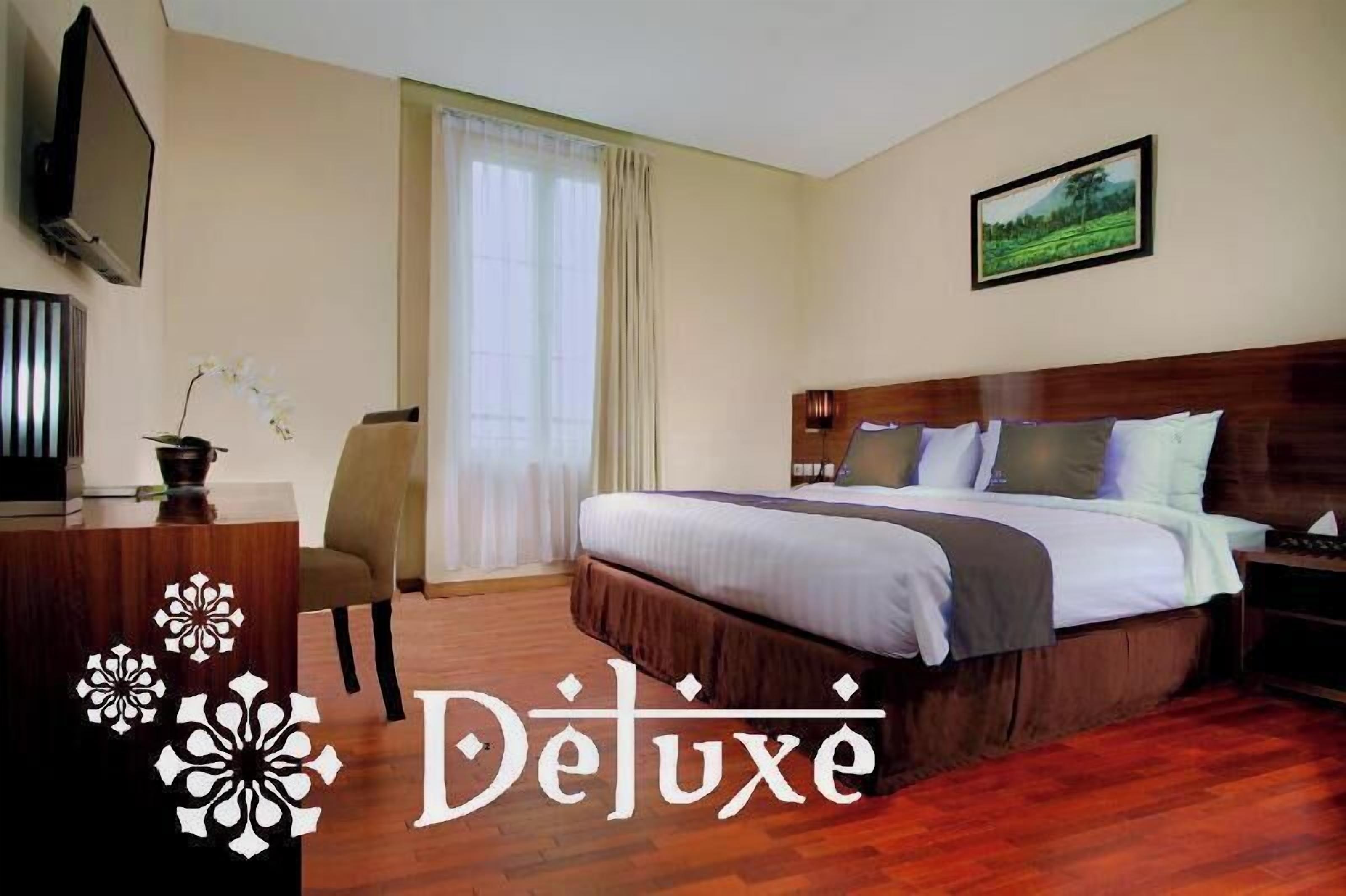 Premium bedding, in-room safe, desk, blackout curtains