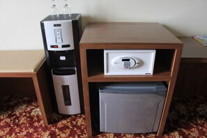 Presidentiële suite | Woonruimte | Een 21-inch ledtelevisie met kabelzenders en televisie