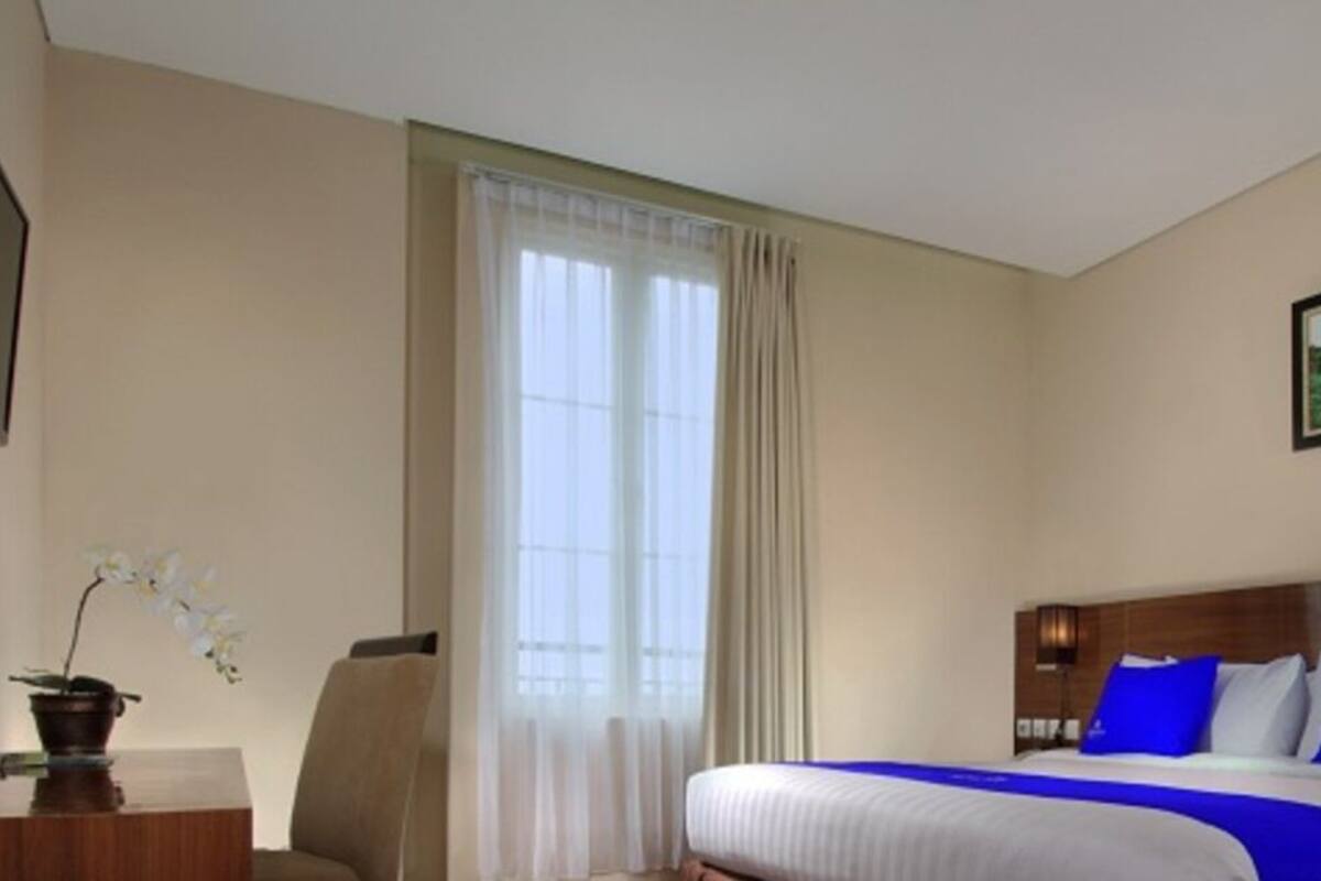 Premium bedding, in-room safe, desk, blackout drapes
