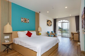 Minibar, caja de seguridad en la habitación y muebles diferentes