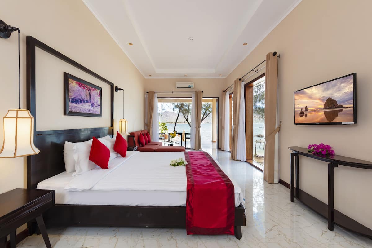 Phòng Suite Cao cấp, quang cảnh biển | 1 phòng ngủ, minibar, két bảo mật tại phòng
