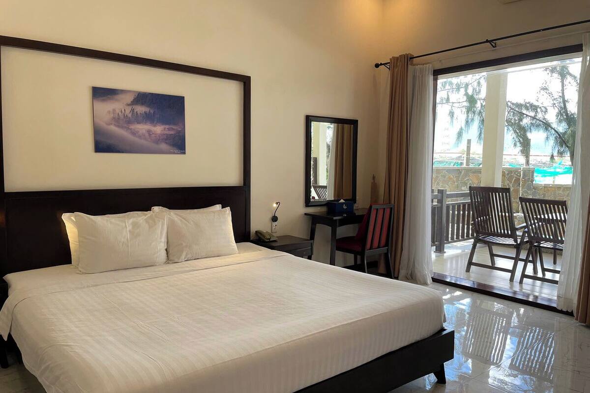 Panoramic Studio, Beach View | Premium bedding, minibar, in-room safe, desk