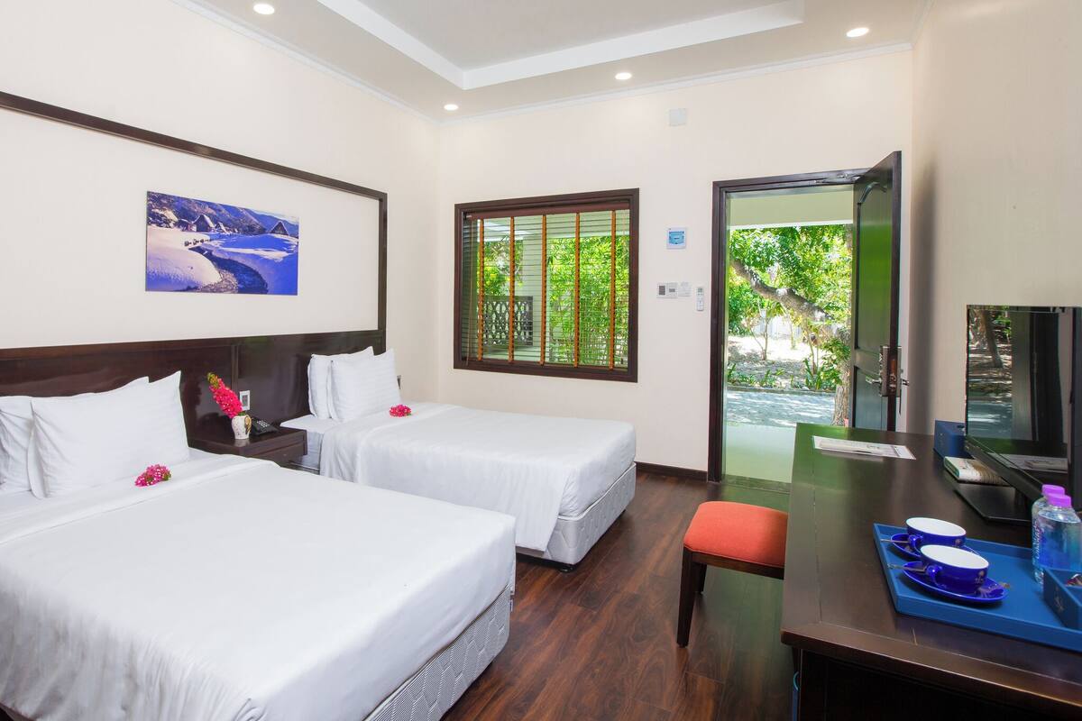 Premium Double Room Single Use, Garden View | Premium bedding, minibar, in-room safe, desk