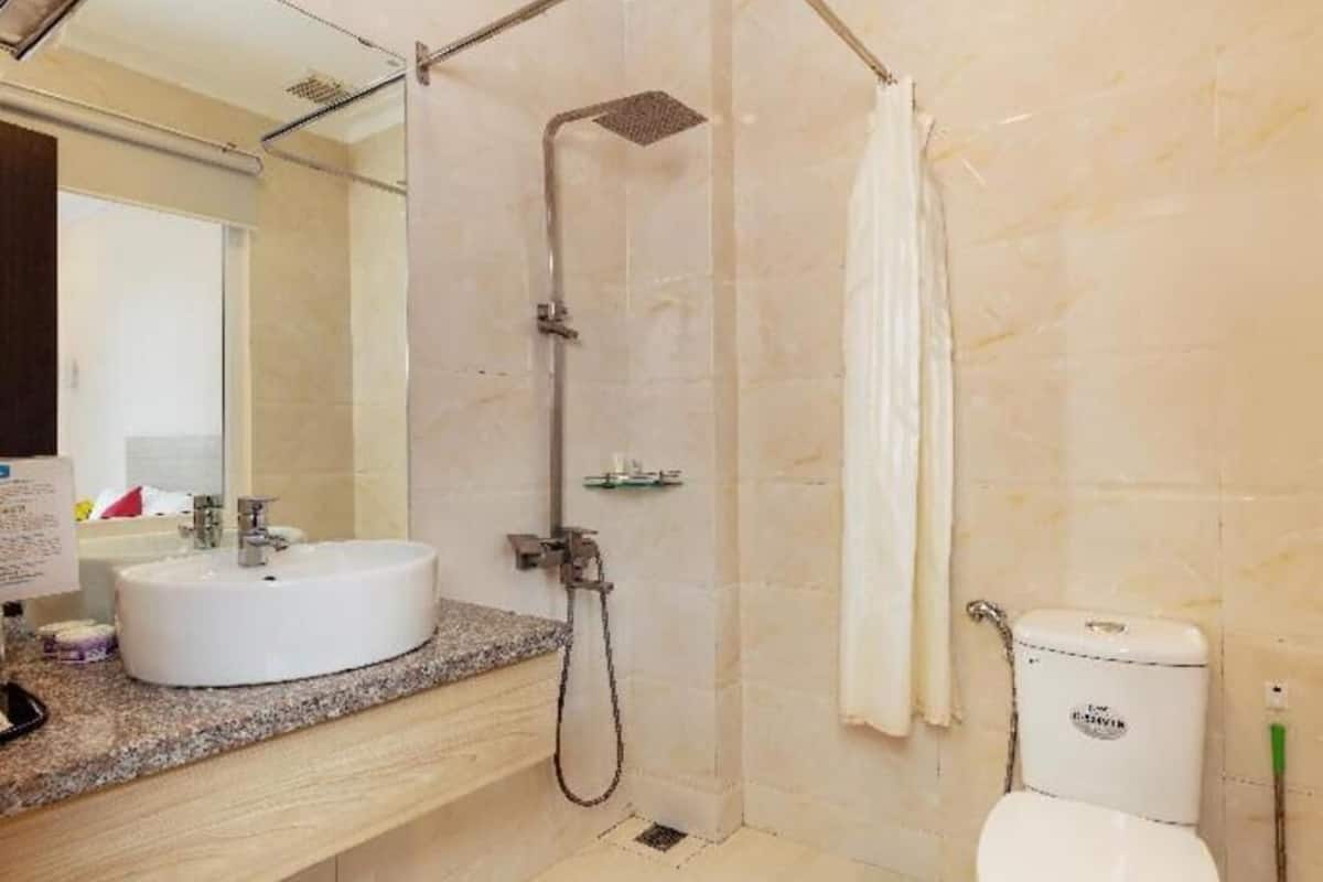 Bathroom | Shower, free toiletries, hair dryer, slippers