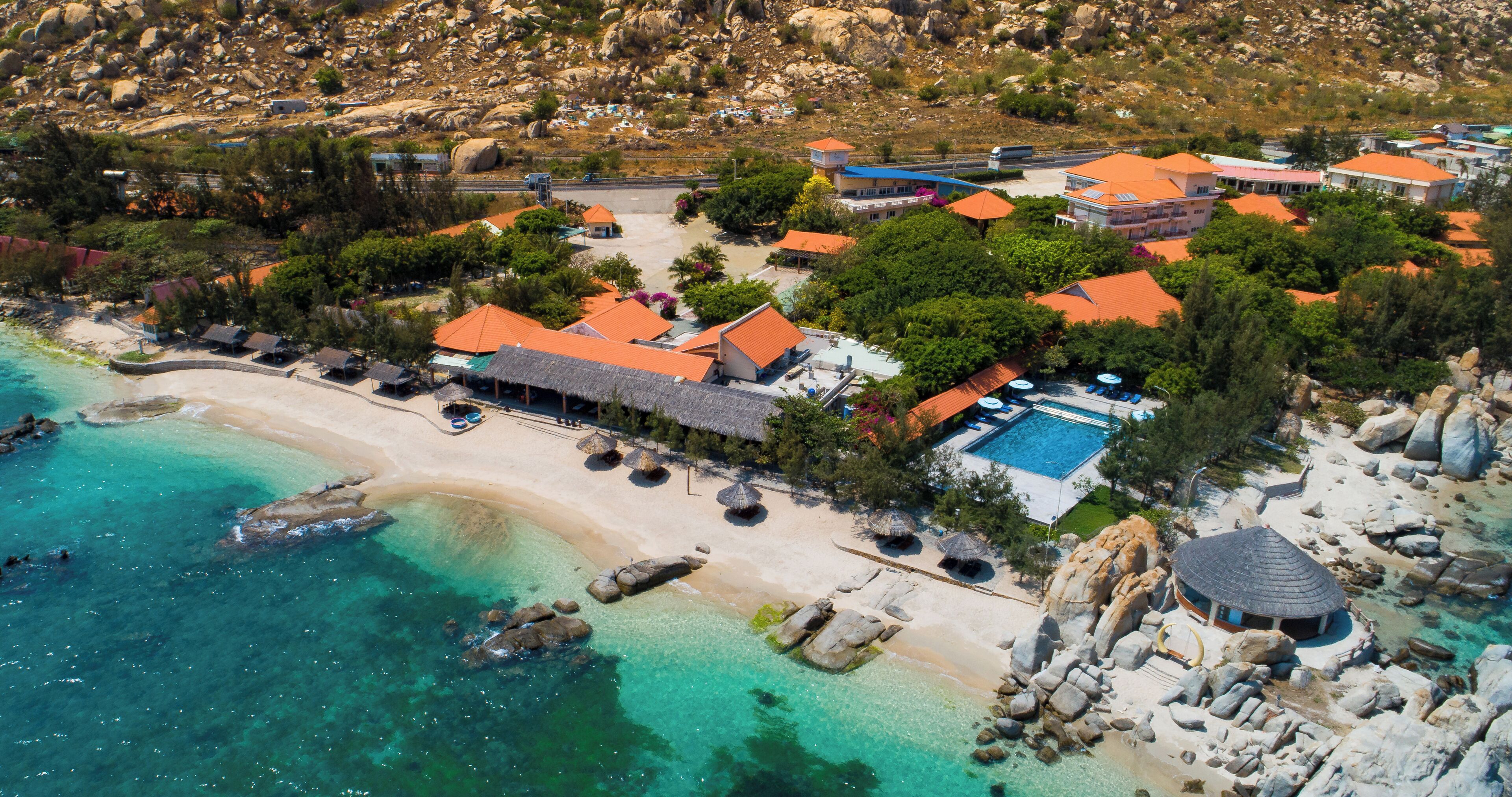 Private beach, white sand, sun-loungers, beach umbrellas