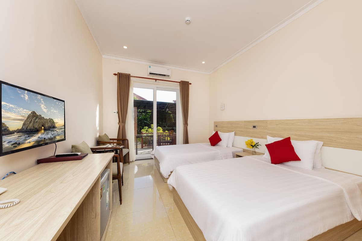 Superior Twin Room | Premium bedding, minibar, in-room safe, desk