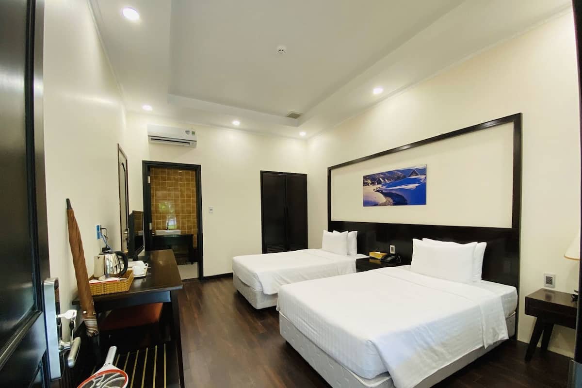 Minibar, in-room safe, individually furnished, desk
