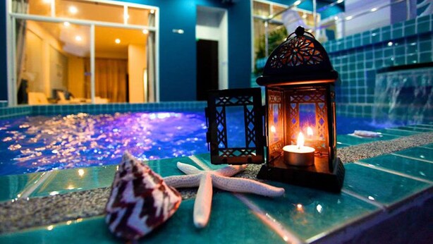 A pool area with a candle and starfish decoration. - Kata Sea Boutique (Karon)