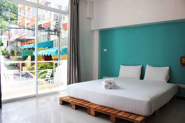 Perushuone, 1 keskisuuri parisänky, tupakointi kielletty, vuoristonäköala | Allergiatestatut vuodevaatteet, tallelokero huoneessa, pimennysverhot