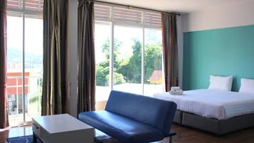 City Room, 1 Queen Bed with Sofa bed, Non Smoking, City View | 1 bedroom, hypo-allergenic bedding, in-room safe, blackout drapes