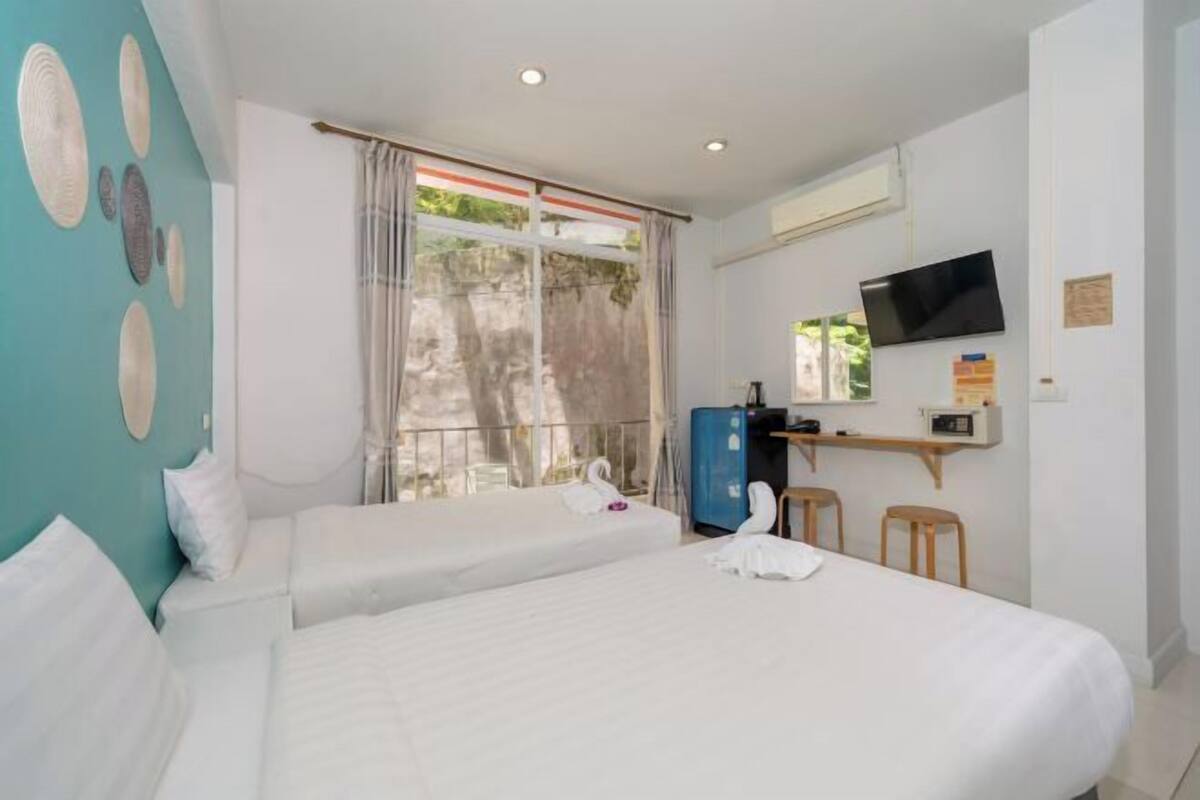 1 bedroom, hypo-allergenic bedding, in-room safe, blackout curtains