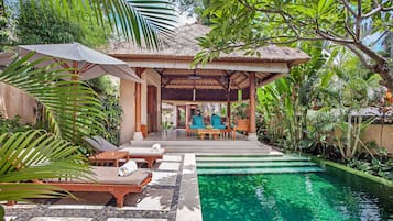 Standaard suite, 1 slaapkamer, keuken (POOL VILLA SPC 2014) | Zwembad | Een buitenzwembad