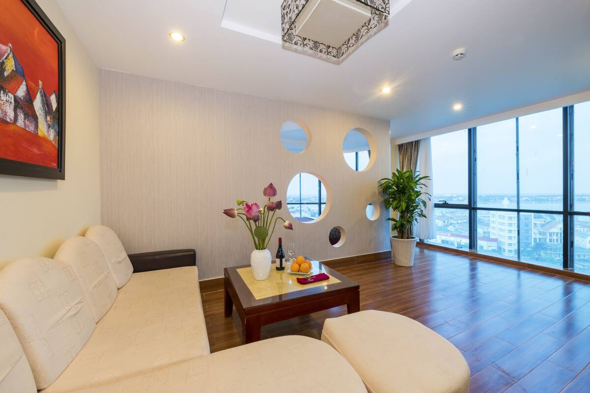 In-room safe, desk, soundproofing, WiFi (free)