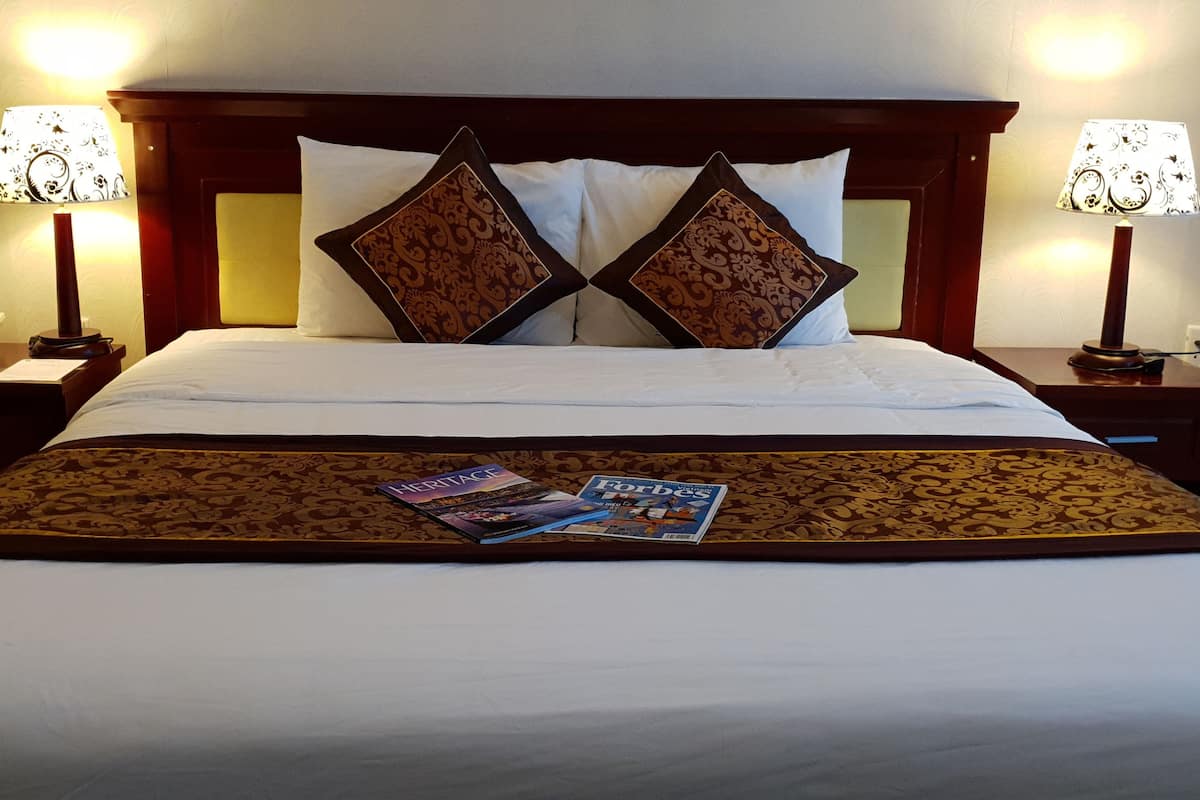 In-room safe, desk, soundproofing, free WiFi