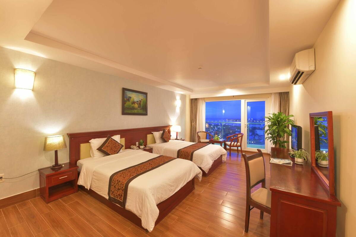 Deluxe Twin Room, River View | In-room safe, desk, soundproofing, WiFi (free)