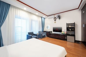 Deluxe Suite Double | Minibar, caja de seguridad en la habitación y cortinas blackout