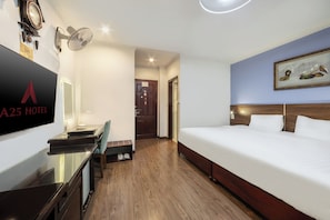 Deluxe Room | Minibar, in-room safe, blackout drapes, iron/ironing board - A25 Hotel - 61 Luong Ngoc Quyen (Hanoi)