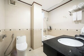 Deluxe Suite Twin | Bathroom | Shower, free toiletries, hair dryer, bathrobes - A25 Hotel - 61 Luong Ngoc Quyen (Hanoi)